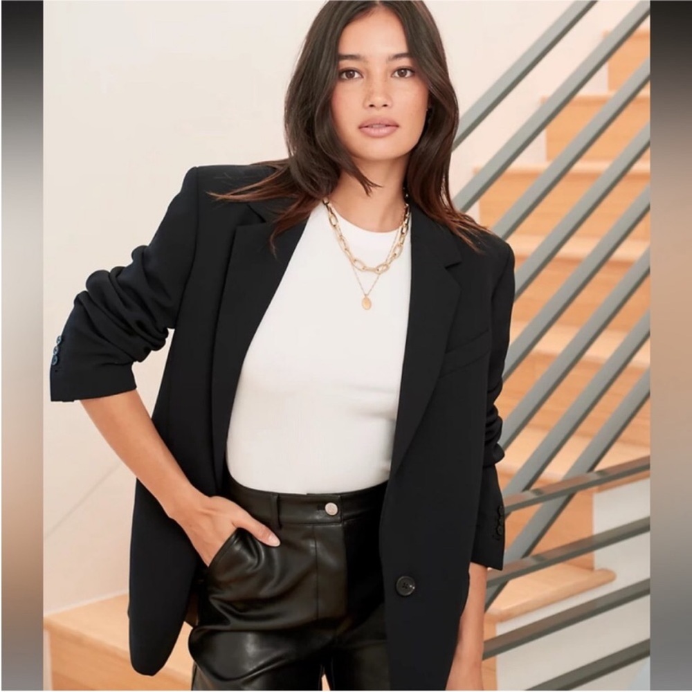 Aritzia Black Blazer in Small